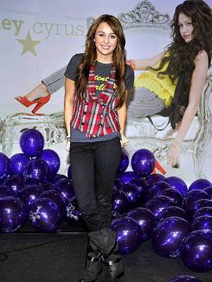 102808_cyrus_300X400 - Miley Cyrus