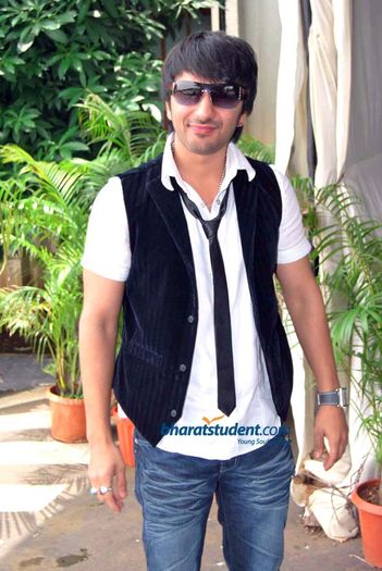 9xsrubi&ajeeb_003 - In cautarea fericirii-Ghar Ek Sapnaa