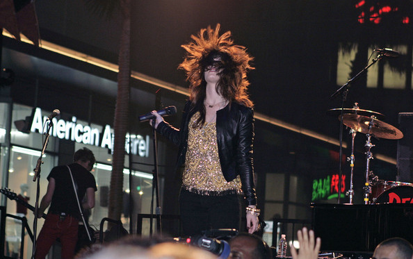 Demi+Lovato+Rocks+Hollywood+8VhBp8s_7OXl - 0-Demi Lovato-0