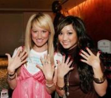 brenda - ASHLEY TISDALE SI BRENDA SONG