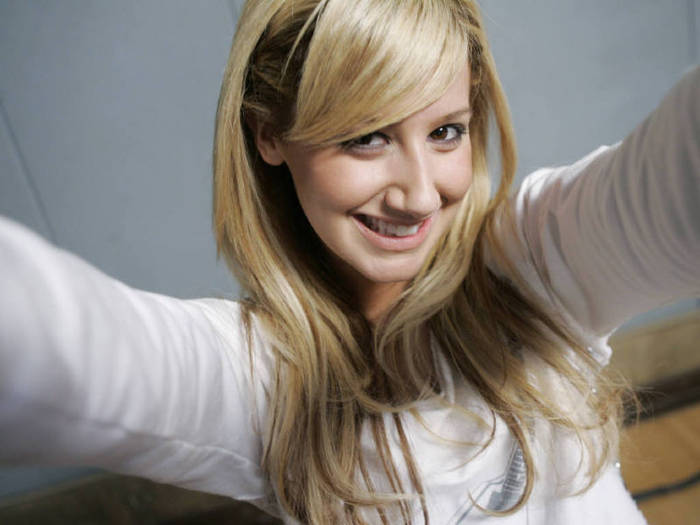 24 - poze ashley tisdale