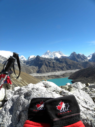 DSCN1921; Lacul Gokyo si Everestul in zare
