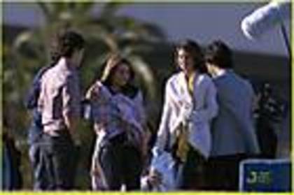 miley-cyrus_COM-senditon-musicvideo-film2009jun6-0005