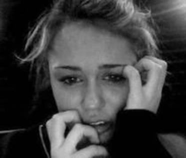 don't cry miley - miley cyrus poze personale