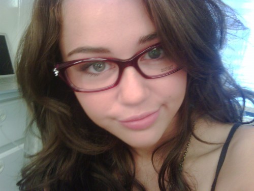 miley-cyrus-glasses-500x375[1] - Miley Cyrus