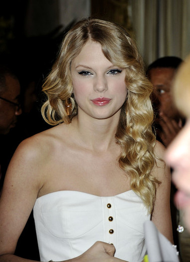 BMI+57th+Annual+Pop+Awards+Arrivals+gSOvW3xpvx4l