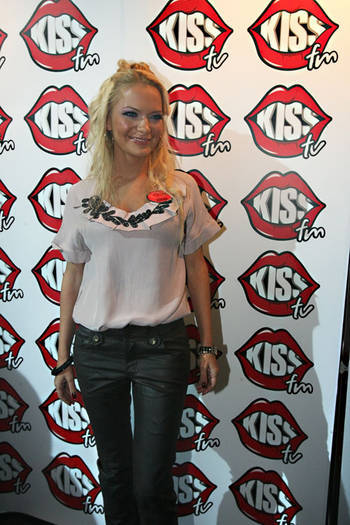 YFTORYECKIQIQHGFIGU - Andreea Antonescu