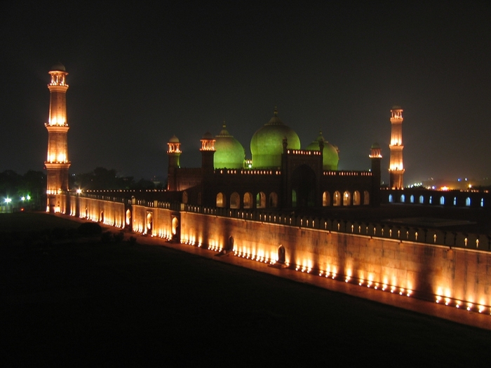 Badshahi Mosque in Lahore - Pakistan (night)