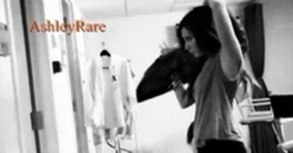 TKYYUGCKRSRYXQBPZXN - ASHLEY TISDALE POZE RARE