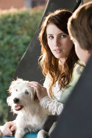 Hotel-For-Dogs-Emma-Roberts - Hotel for dogs