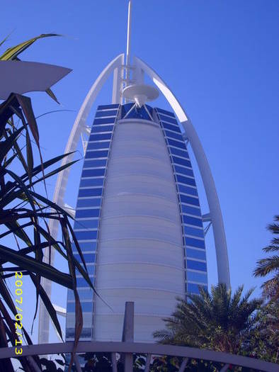 904515-Burj-Al-Arab-0[1] - Hoteluri din Dubai si BURJ-AL-ARAB