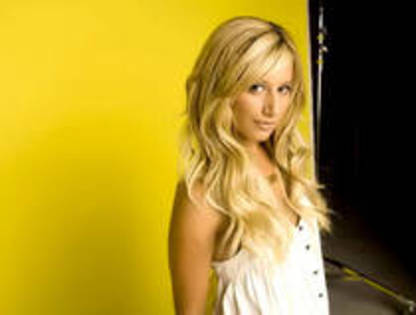 OBDCRTTOFSDKIUNCKBS - ashley tisdale poze si date