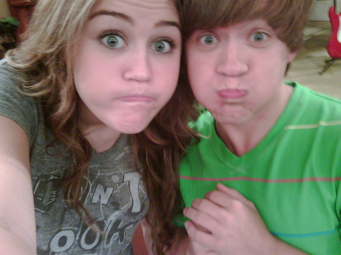 11135591-a58ba21793ff1572b18fce6afcb0f7a8.4a3ceec8-full - MIley cele mia rare poze care exista