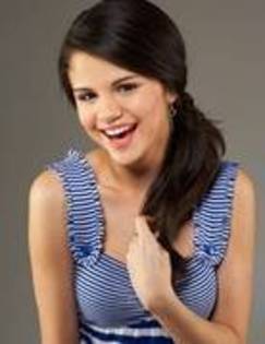 ZXQVIDONWLRLCXLCTBN - Selena Gomez simple photo