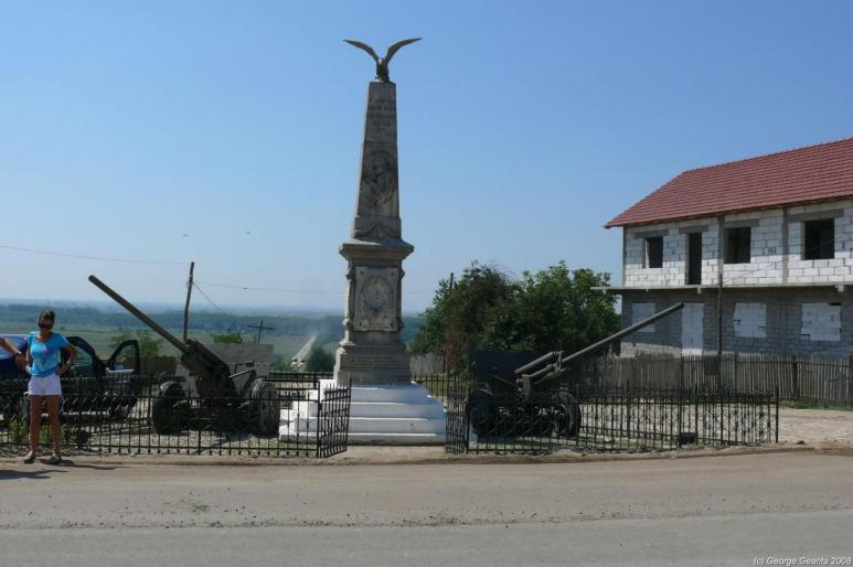 Cetate, monument