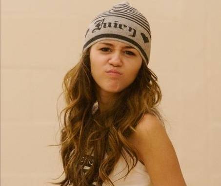 ICPVCPIWIOXKQKKAGLE - Destiny Hope Cyrus