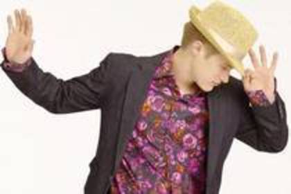 XWBBWEECSNEUALXOYLT - lucas grabeel