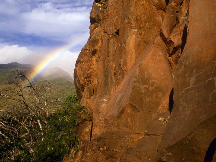 Olawalu Petroglyphs With a Rainbow Over the West Maui Mountains at Sunset, Hawaii - Wallpapers Premium