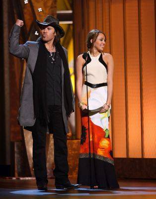 WGHKYGINYEHNPXNVGUE - toate pozele mele cu  miley  si hannah