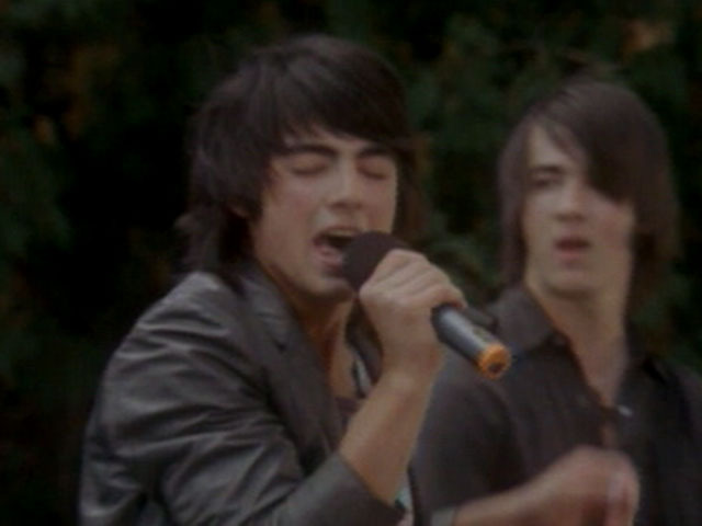 70875_video-266152-music-video-camp-rock-play-my-music