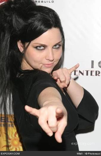 evanescence-2006-mtv-video-music-awards-after-party-awards-DegHQp - EvAnEsCeNe