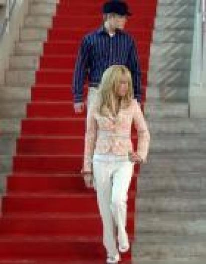 GDVESZWANRDFBGJBDFP - ashley tisdale