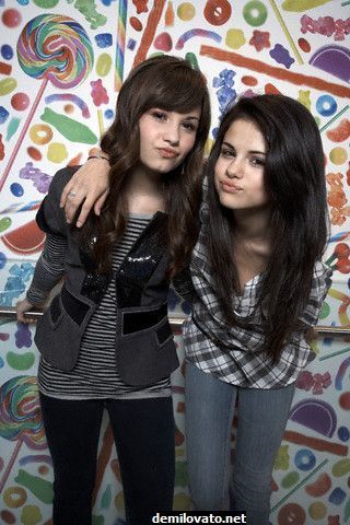 ANCURFFHCMLUXWSJBGB - Selena Gomez si Demi Lovato