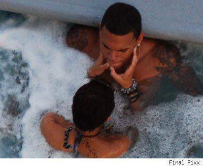 chris-brown-rihanna.0.0.0x0.400x327 - RiRi and Chris Brown