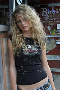 3294539150_e10841bb26_m - Taylor Swift