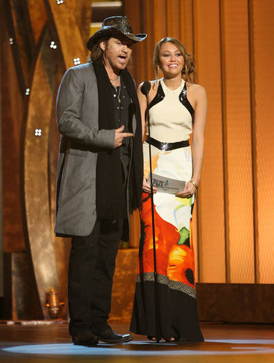 42nd Annual CMA Awards Show ZoMJbD5W4szl