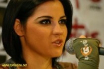 WJNRZRSLSEWUEBYPFBE - maite perroni-rebede