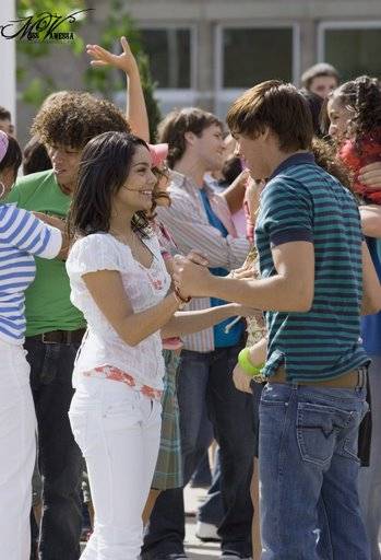 HIGHSCHOOLMUSICAL2_125 - Pentru fani SunPhoto