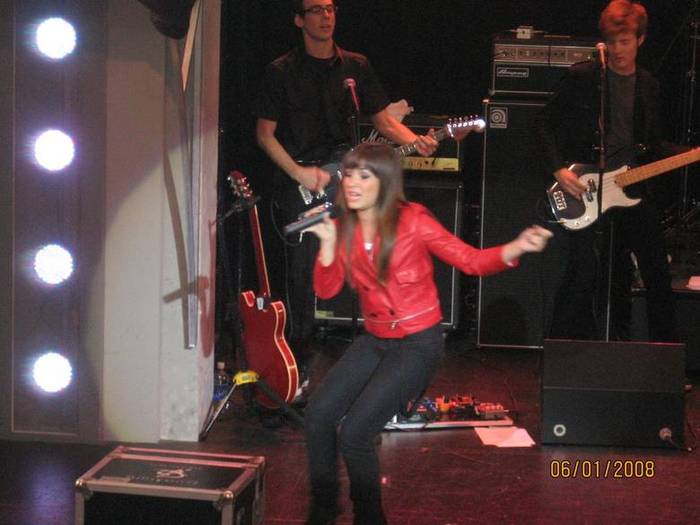 demilovato_net-hersheyparkconcert-0010 - 0-Demi Lovato-0