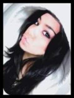 UHWZMLCTXBVEAXOHCXJ - vanessa