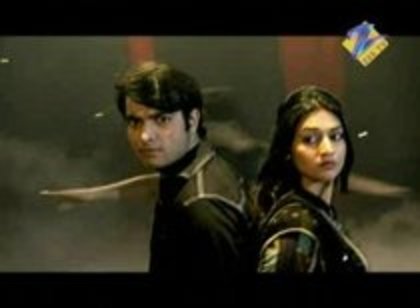AYKJBLXWXFWTGPIICQP - Divyanka si Sharad