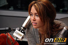 3408341664_5418a74296_m - miley la interviul de la on air