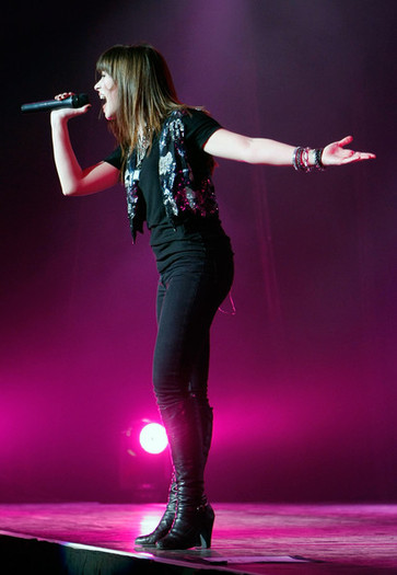 x1 (863) - demi lovtao at th3 b3st concert