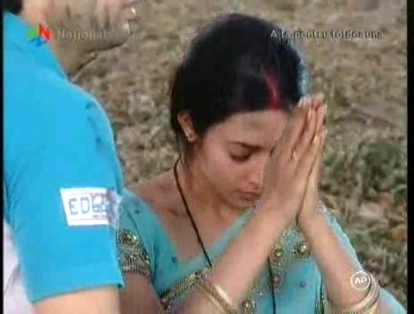 195_1_A_TA_PENTRU_TOTDEAUNA_SAGAR_SI_VIDYA_SUNT_UCISI.flv_000137400 - 0-A TA PENTRU TOTDEAUNA-capturi ep 195 Vidya shi Sagar sunt ucisi