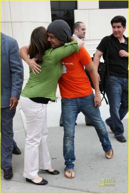 normal_5 - Zac efron Leaving Children s Hospital of LA