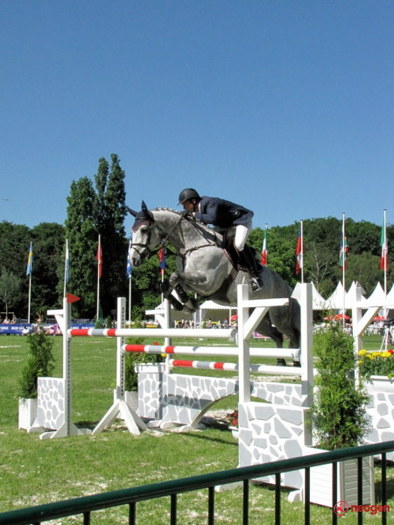 baa9ea61_0010000736080_00_600