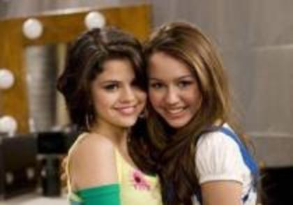 BOXGARSLMPENBFISZHN - AICI CLUB HANNAH MONTANA