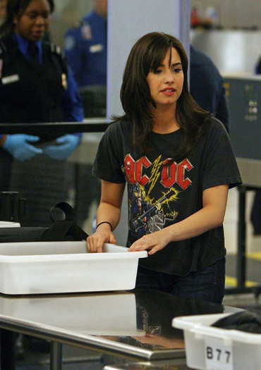 Demi+rocks+out+FfJMTOSDcEdl
