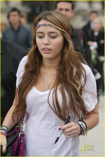 miley-cyrus-paris-pretty-04 - Miley Cyrus is Paris Pretty