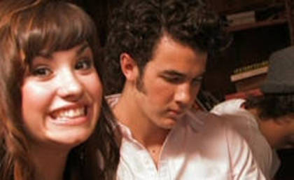 1 - 00000-DemiLovatoCuJonasBroders-00000