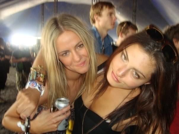 Phoebe-Tonkin-Cariba-Heine-and-o-3