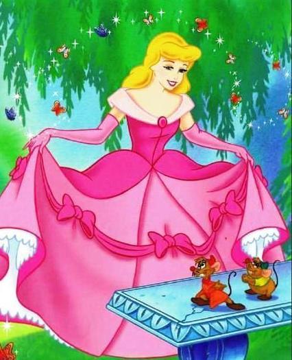 Cinderella o  printesa Disney! - Minunatele printese Disney
