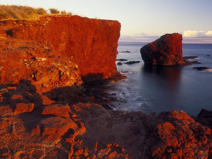 Puu Pehe Rock at Sunset, South Shore, Lanai, Hawai - Wallpapers Premium