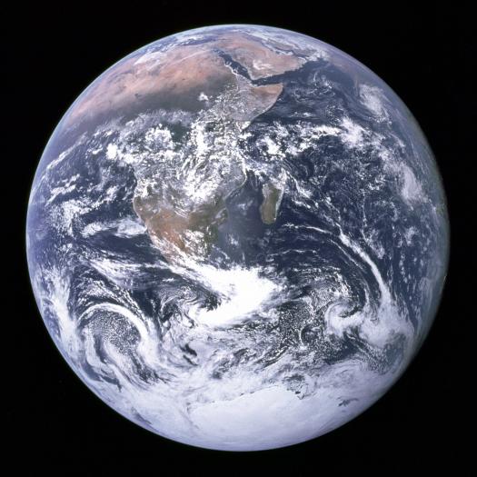 The_Earth_seen_from_Apollo_17 - Sistemul Solar