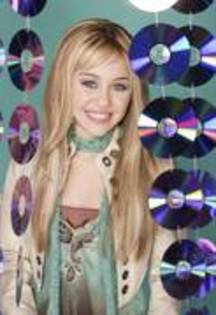 IGZMFWUXQNHJGOYIBVN - miley cyrus si hannah montana