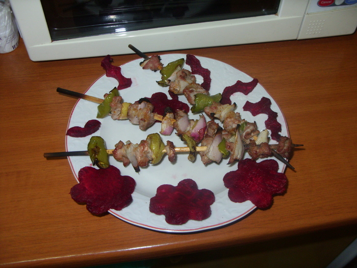 frigarui si flori din sfecla rosie